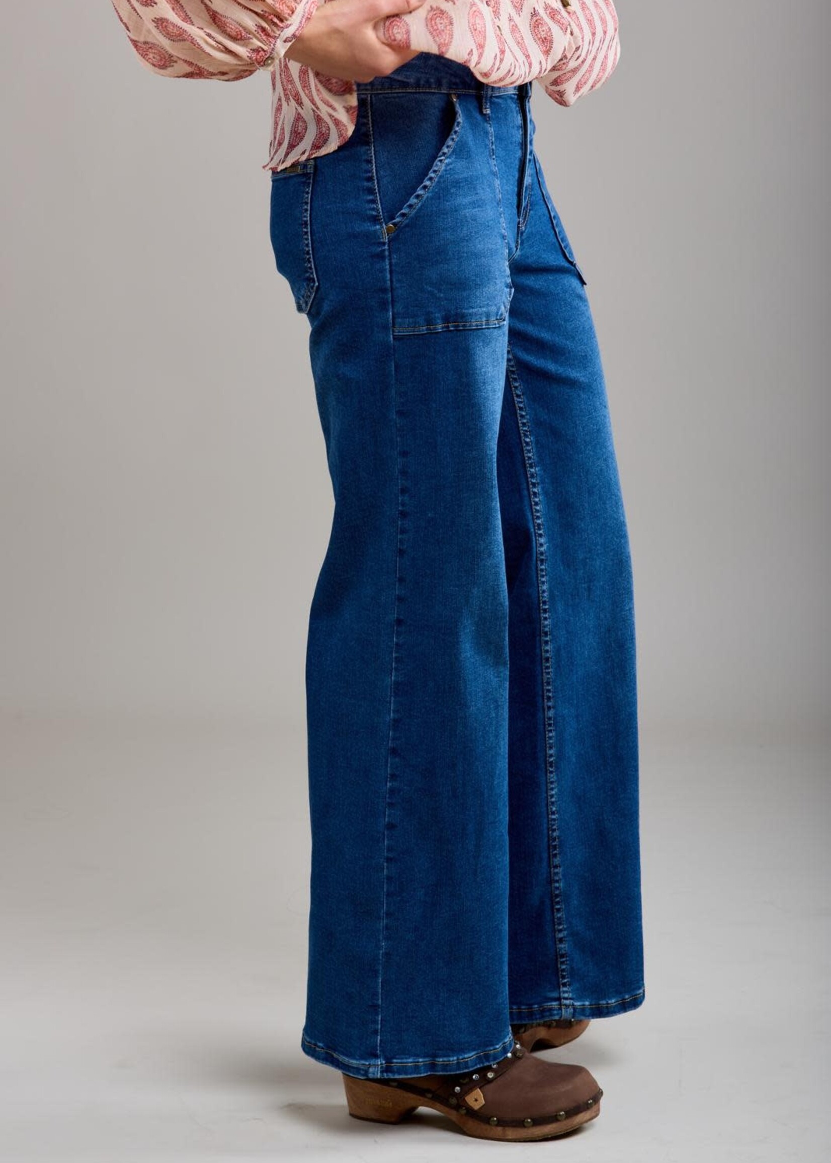 TOXIK3 TOXIK3 HOGE TAILLE FLARE BROEK MET GROTE ZAKKEN