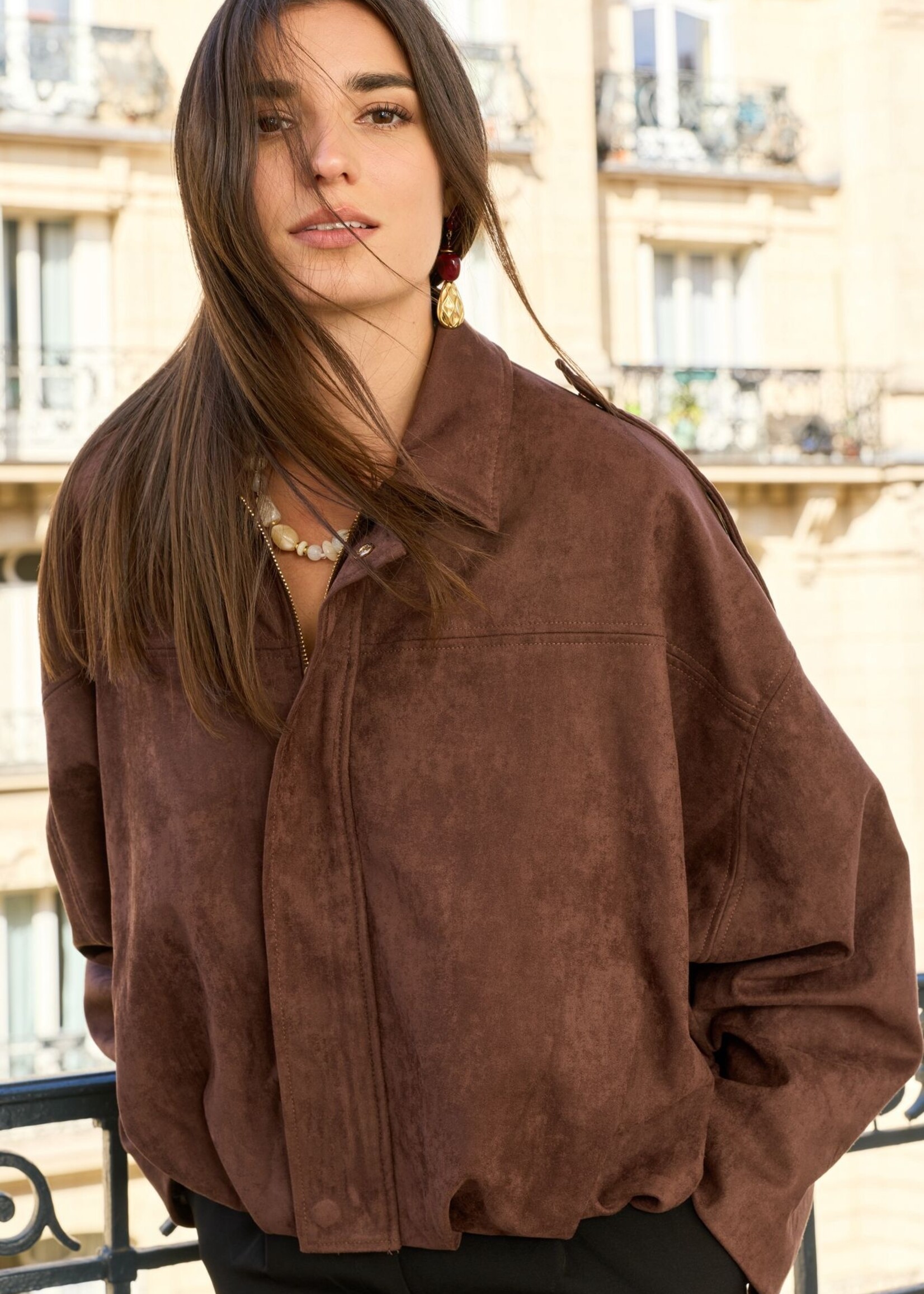 Suèdine Bomberjas in Chocolade – Chic en Comfortabel