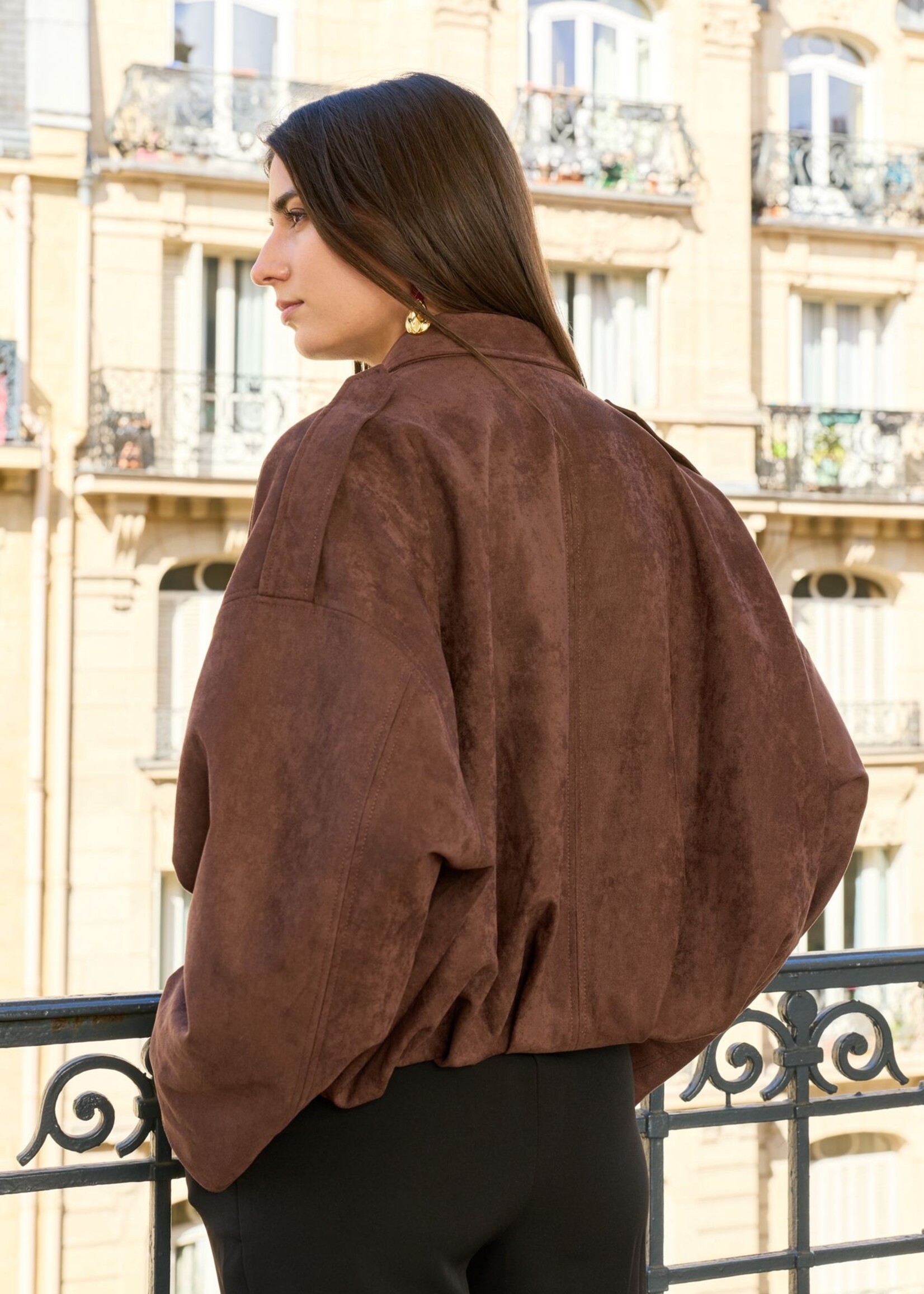 Veste bomber en Suédine Chocolat – Chic et Confort Absolu