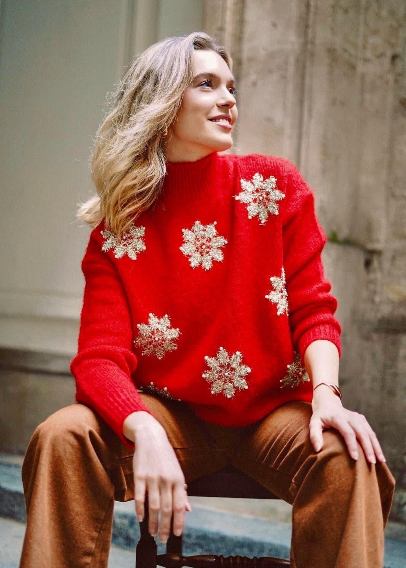 PULL ROUGE AUX FLOCONS DORÉS - ONE SIZE