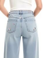 JEAN FLORA A BRODERIE