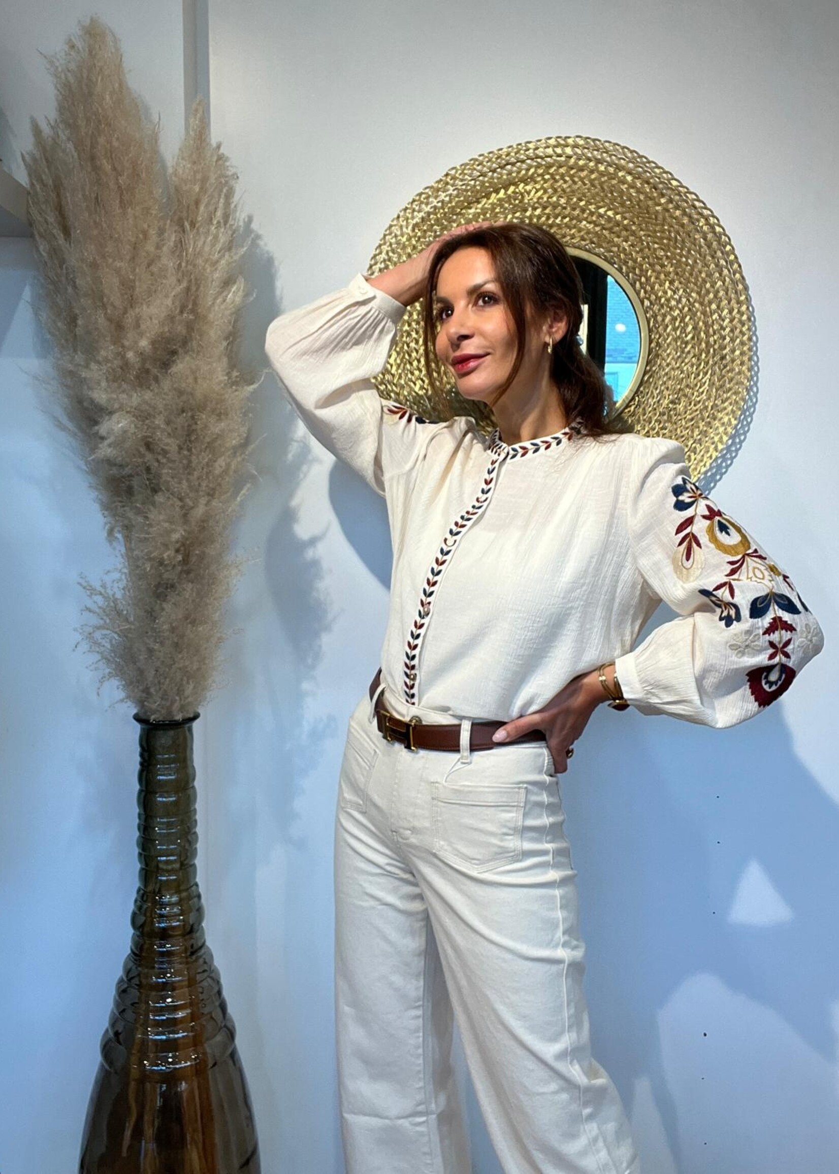 CHEMISE BRODERIE SUR LES MANCHES