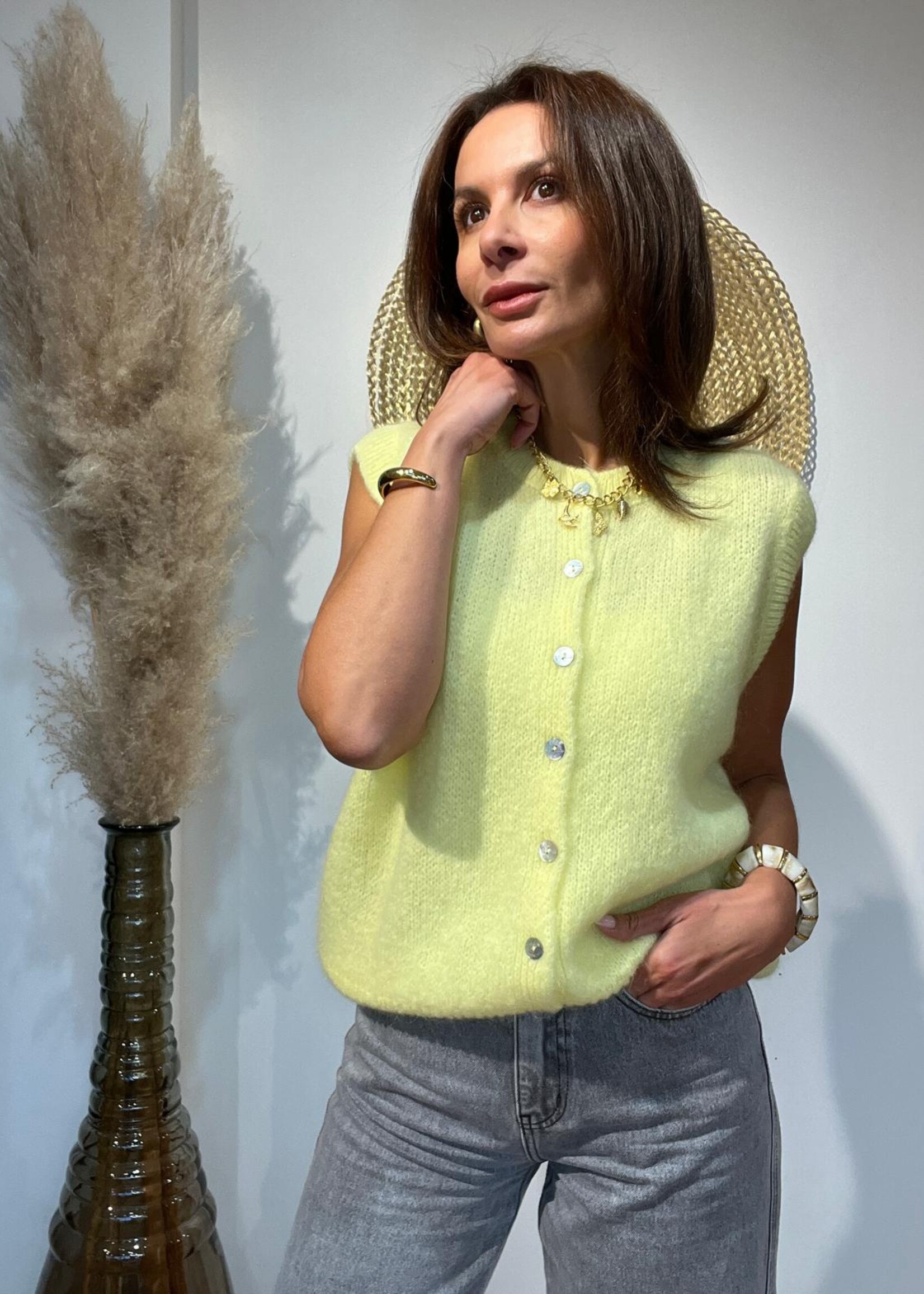 GILET EN MAILLE A BOUTONS SANS MANCHES