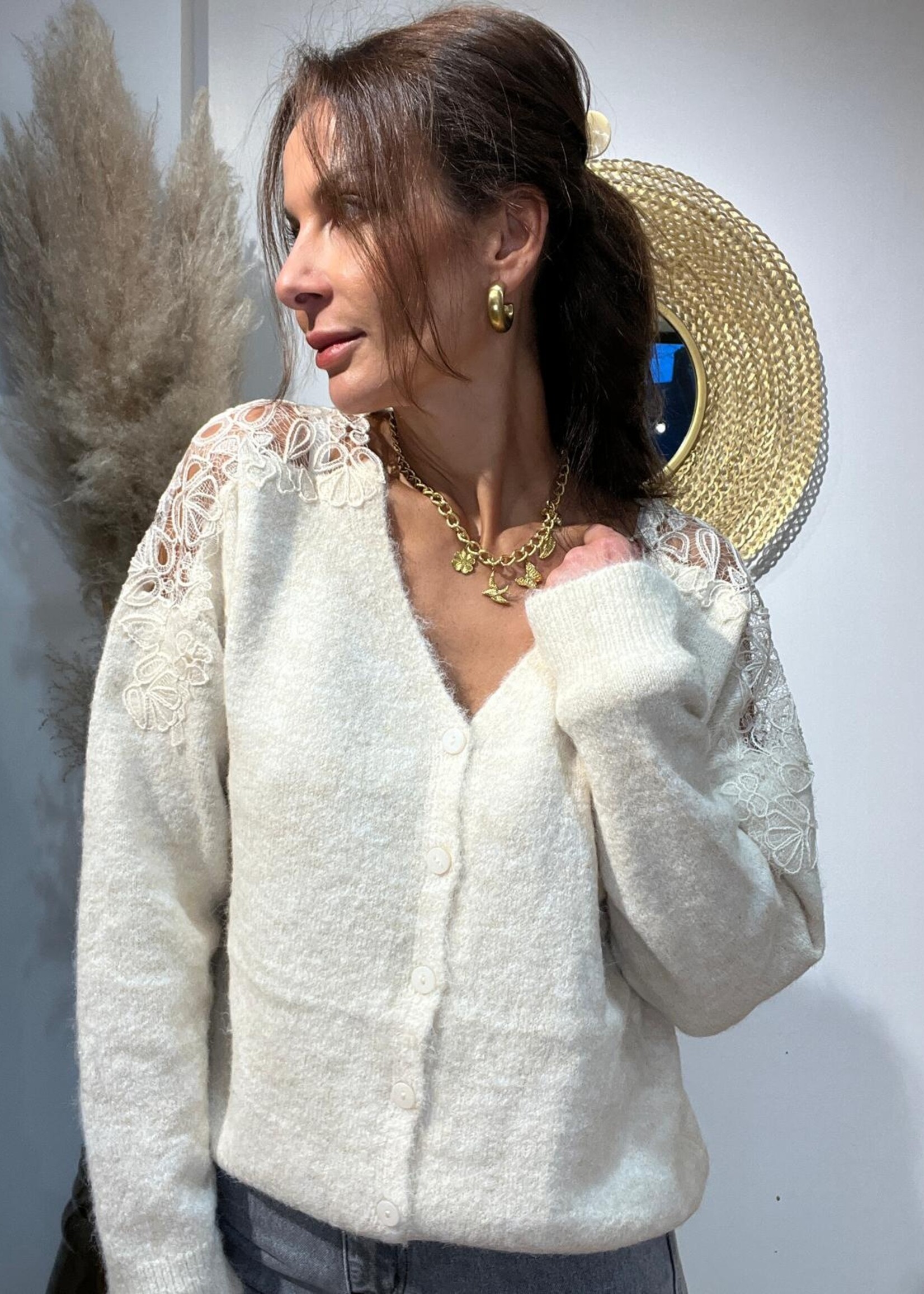 GILET DENTELLE AUX EPAULES