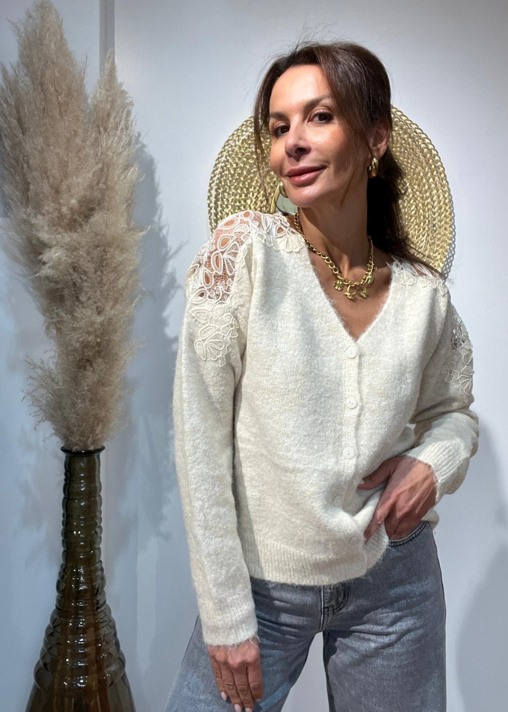 TRUI MET KANT OP DE SCHOUDERS