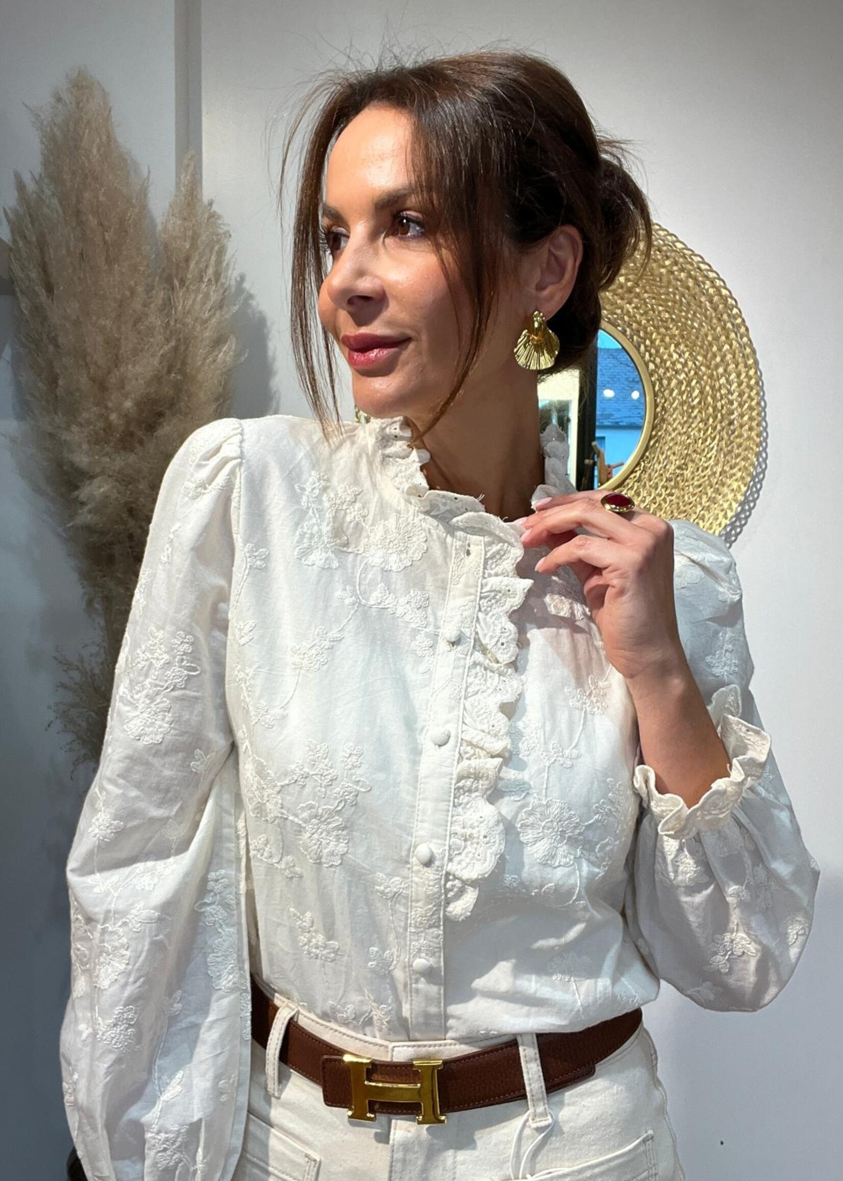 CERISE BLEU Blouse Crème avec Broderie et Col en Dentelle – Élégance 100% Coton