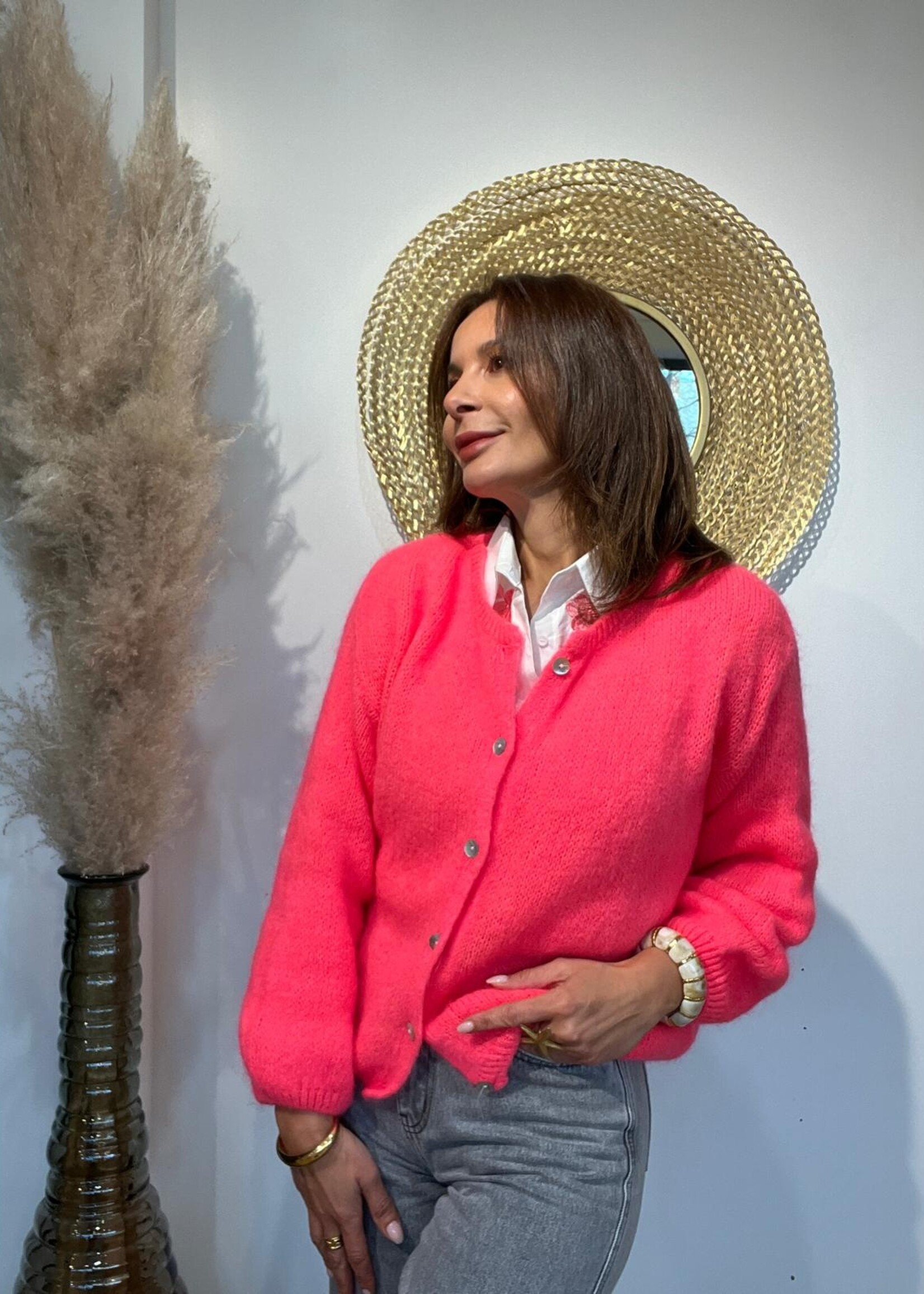 TRUI LOUIZA RONDE HALS MET KNOPEN