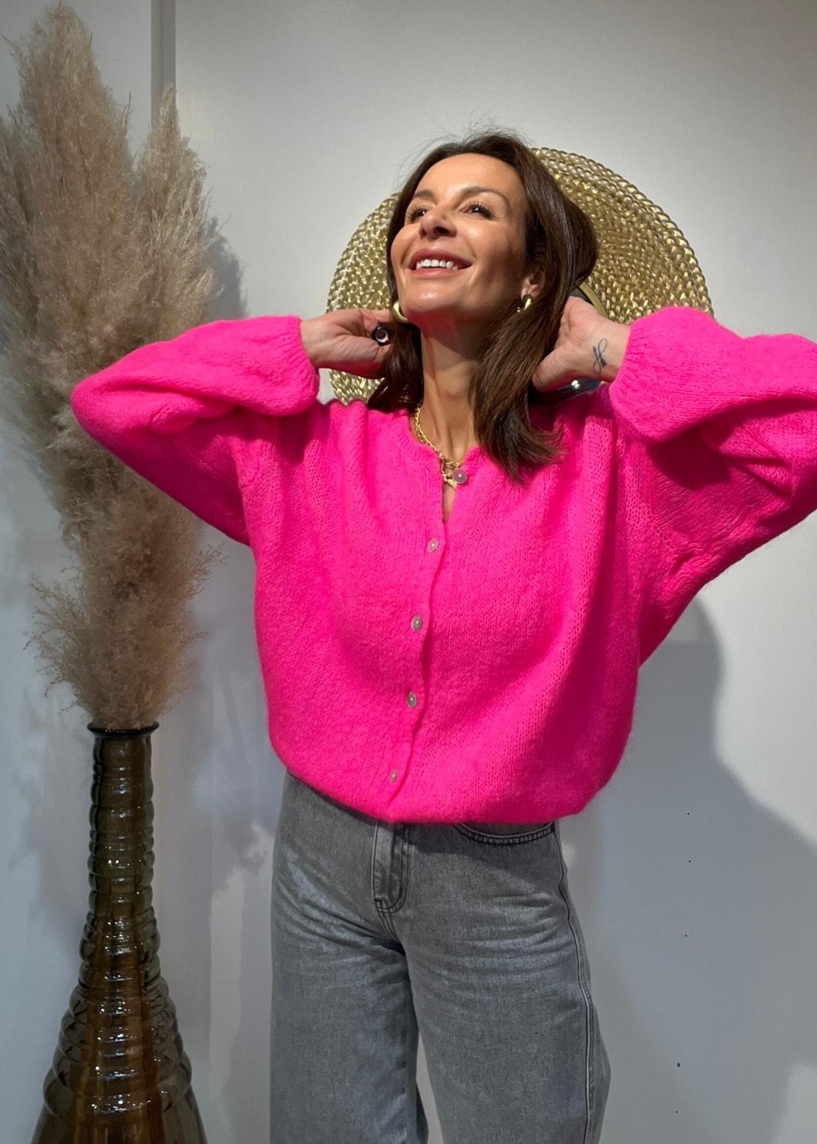 TRUI LOUIZA RONDE HALS MET KNOPEN