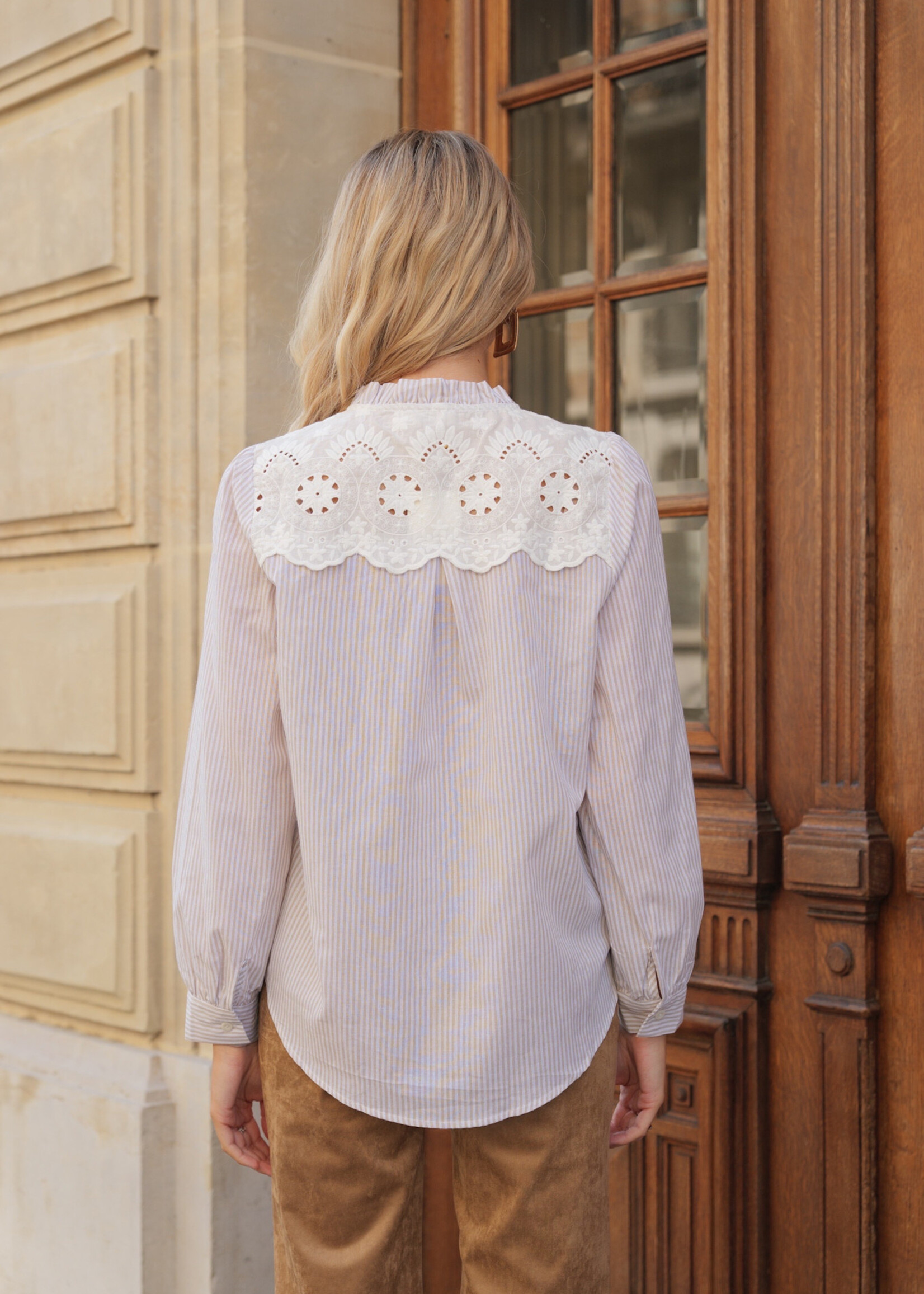TUNIQUE RAYÉE DENTELLE DANS LE DOS