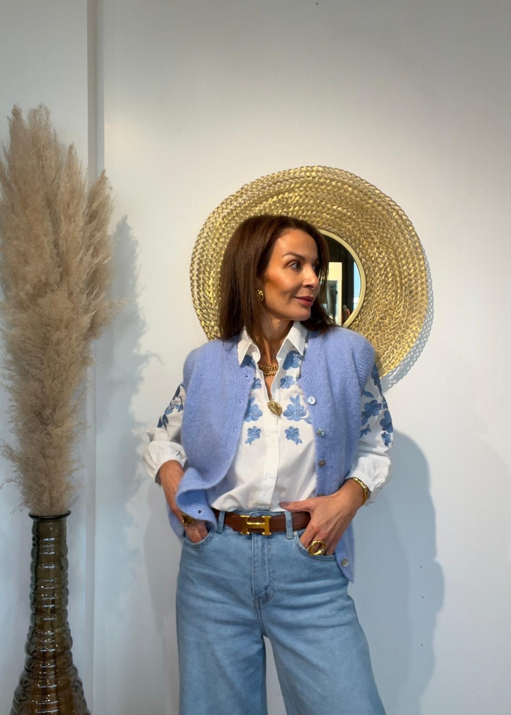 CHEMISE BLANCHE BRODERIE FLORALE BUSTE ET MANCHES