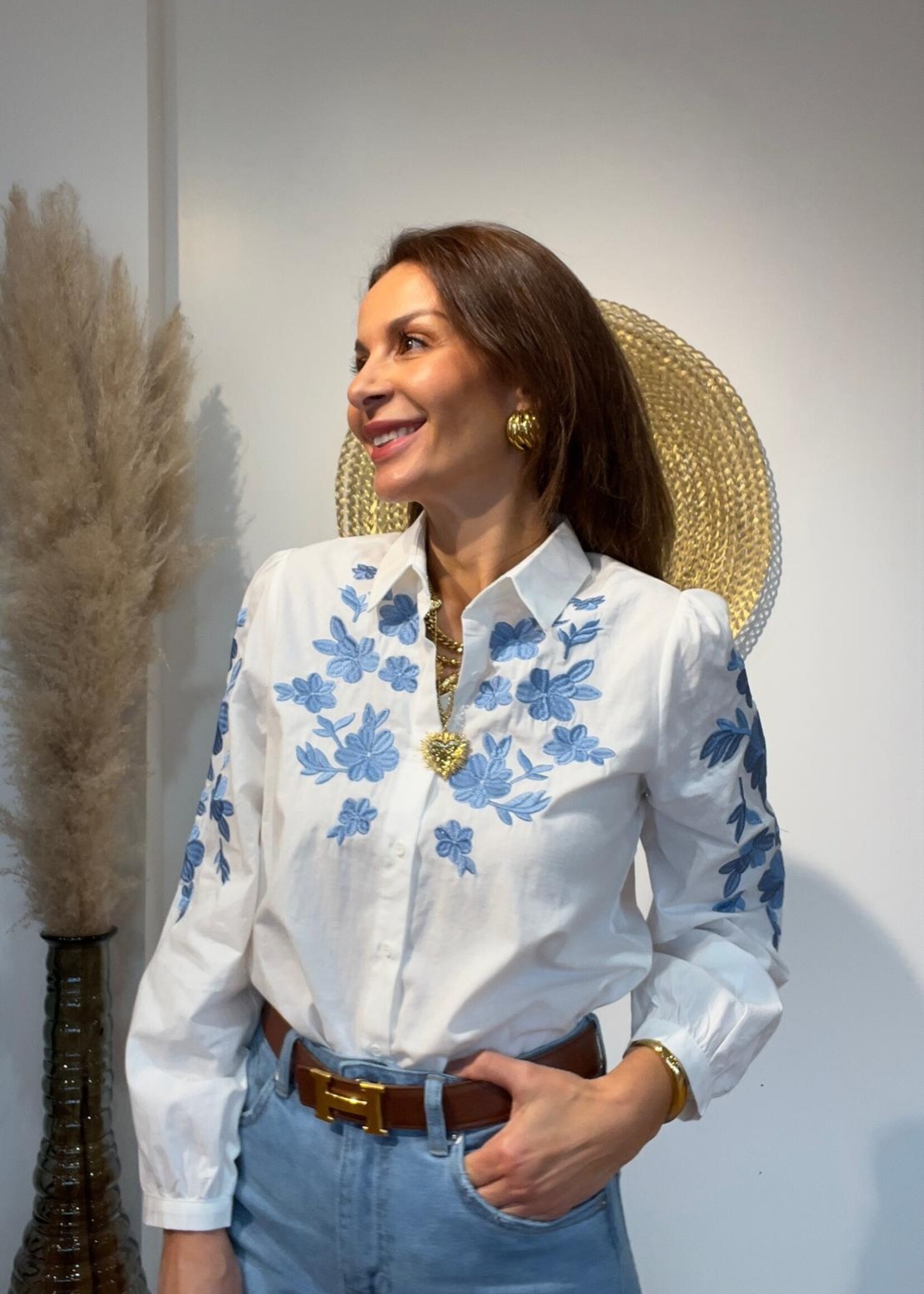 CHEMISE BLANCHE BRODERIE FLORALE BUSTE ET MANCHES