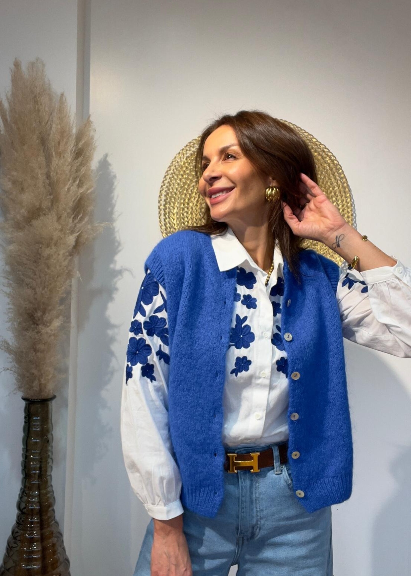 WITTE HEMD MET GEBORDUURDE BLOEMEN