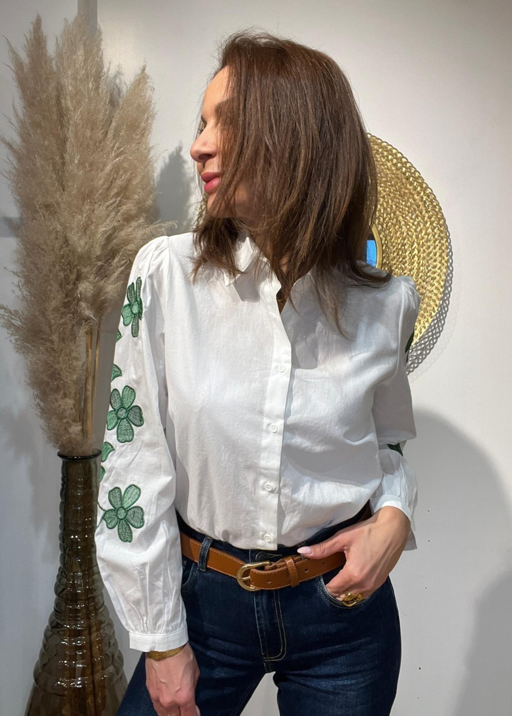 CHEMISE BRODERIE SUR LES MANCHES