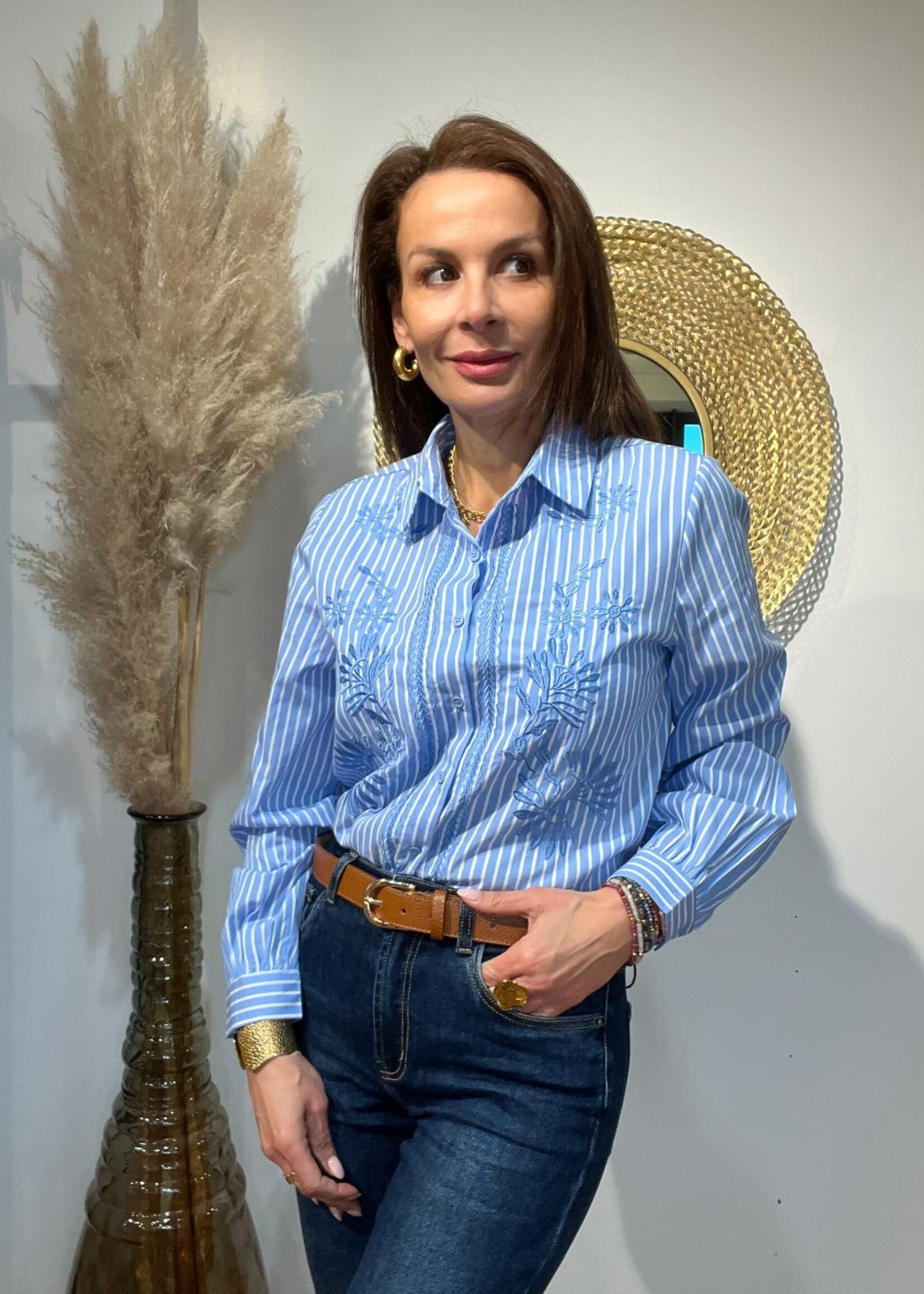 GESTREEPTE HEMD MET BORDUURSEL OP BORST