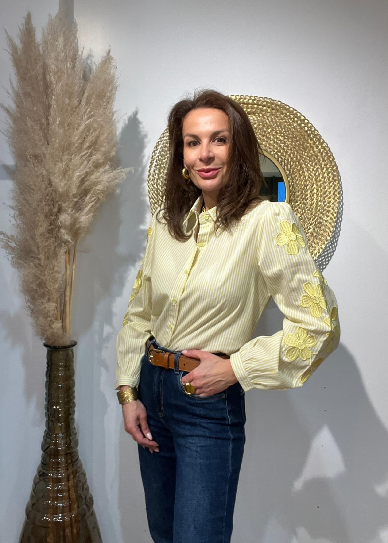 CHEMISE LIGNÉ BRODERIES SUR LES MANCHES