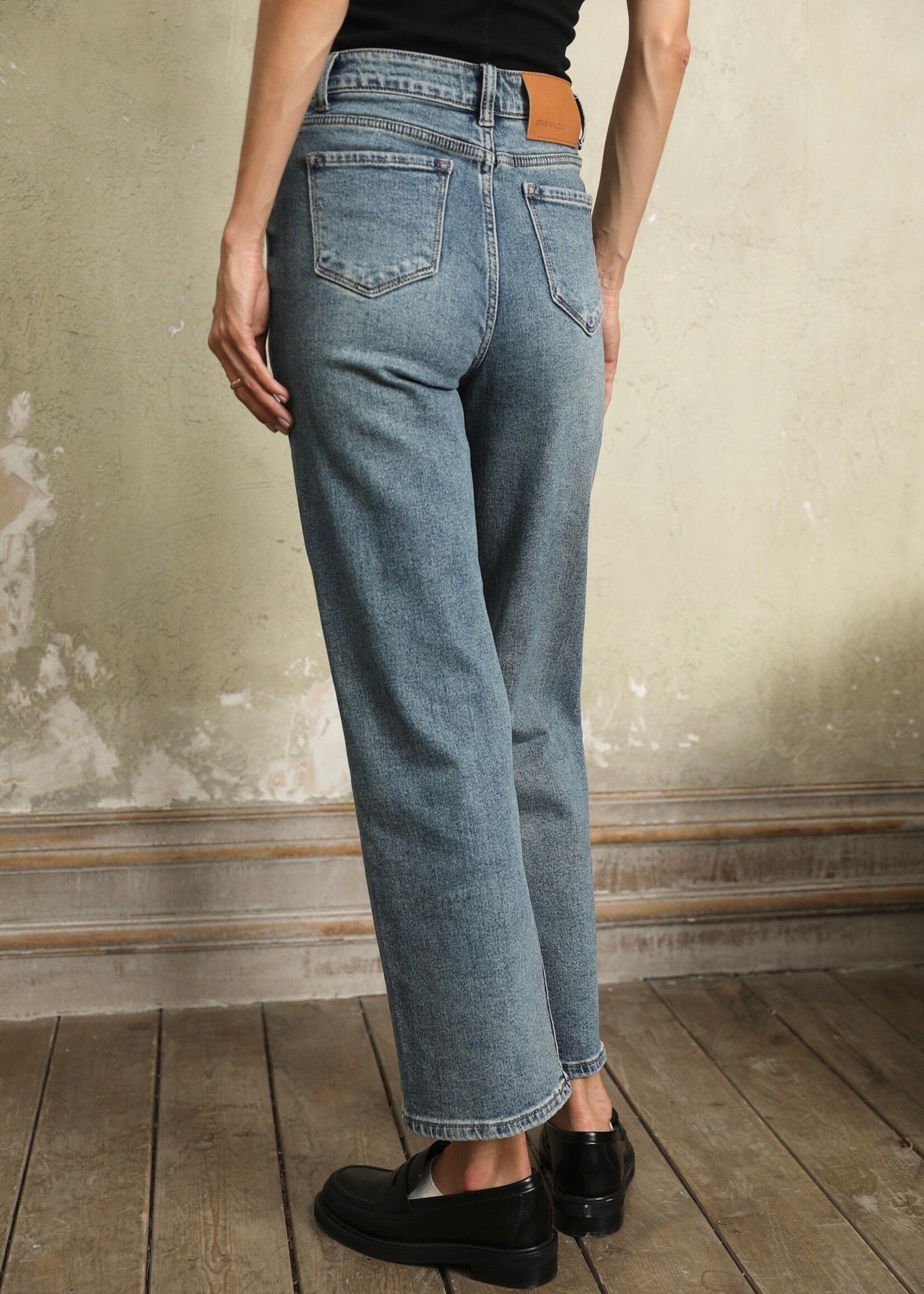 JEAN STRAIGHT