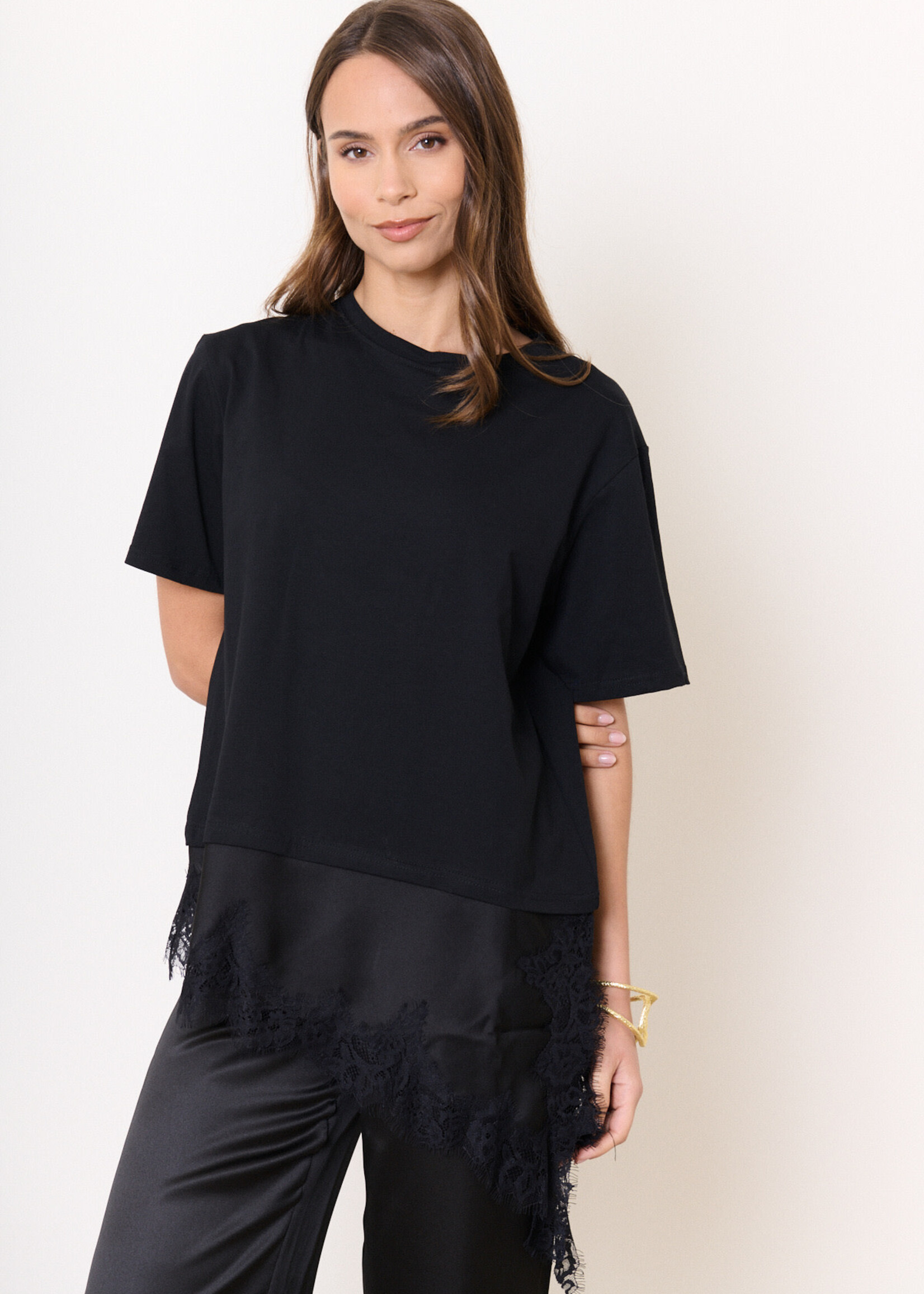 TSHIRT ASYMETRIC DETAIL DENTELLE