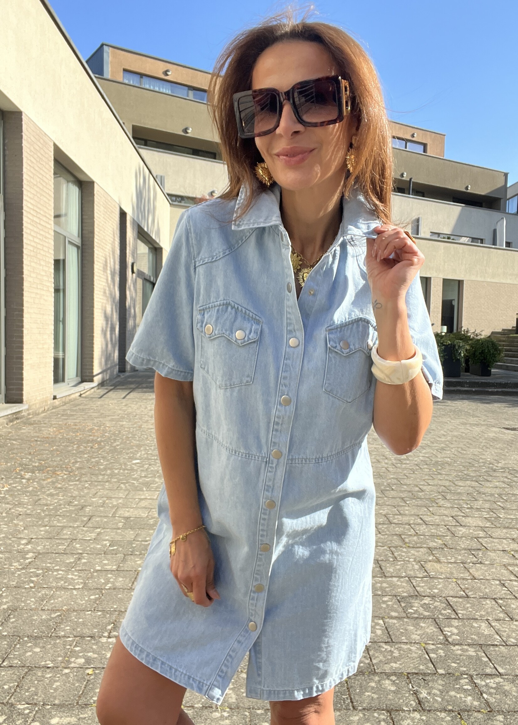 ROBE EN JEAN COURTES MANCHES MI-LONGUE