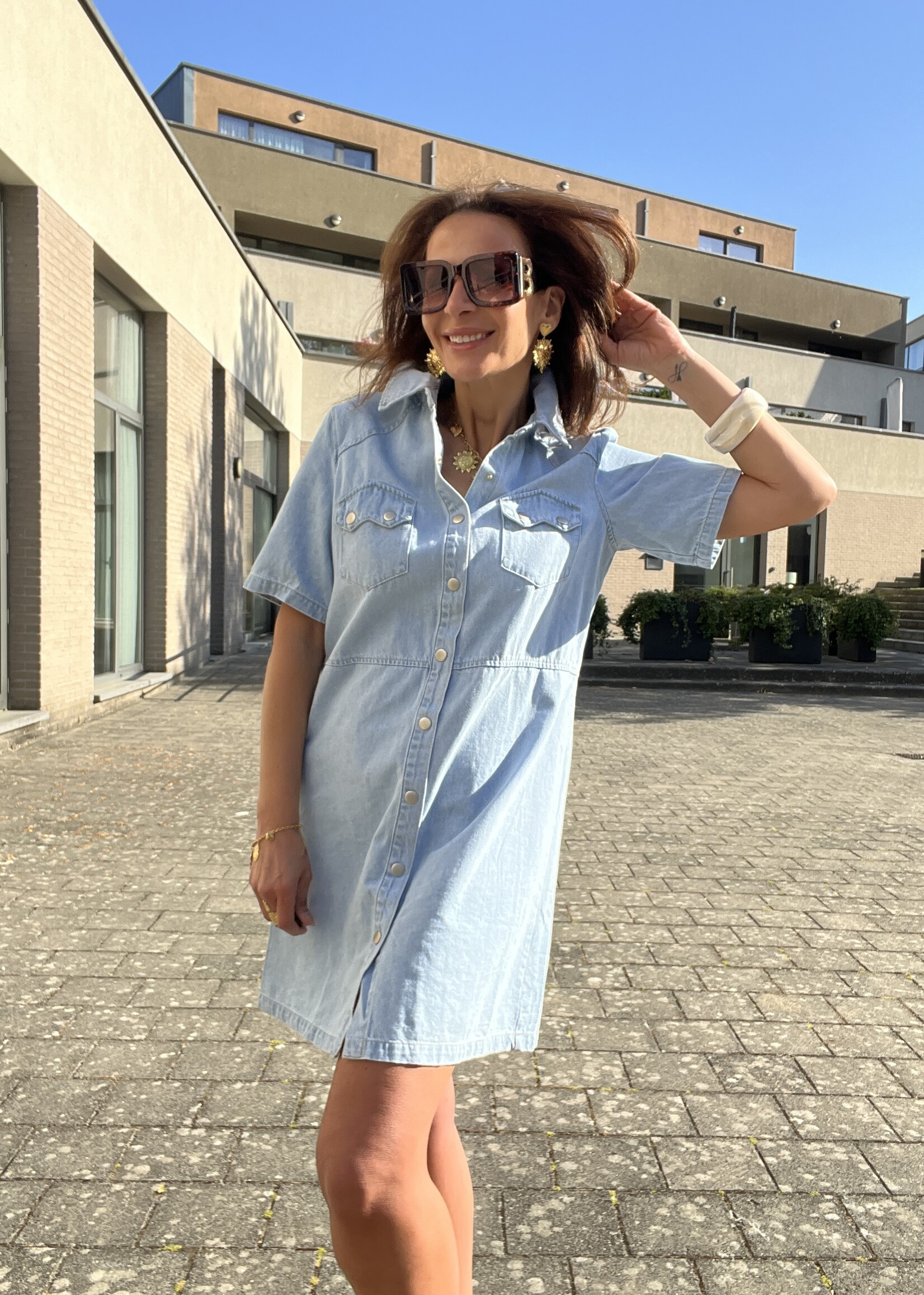 ROBE EN JEAN COURTES MANCHES MI-LONGUE