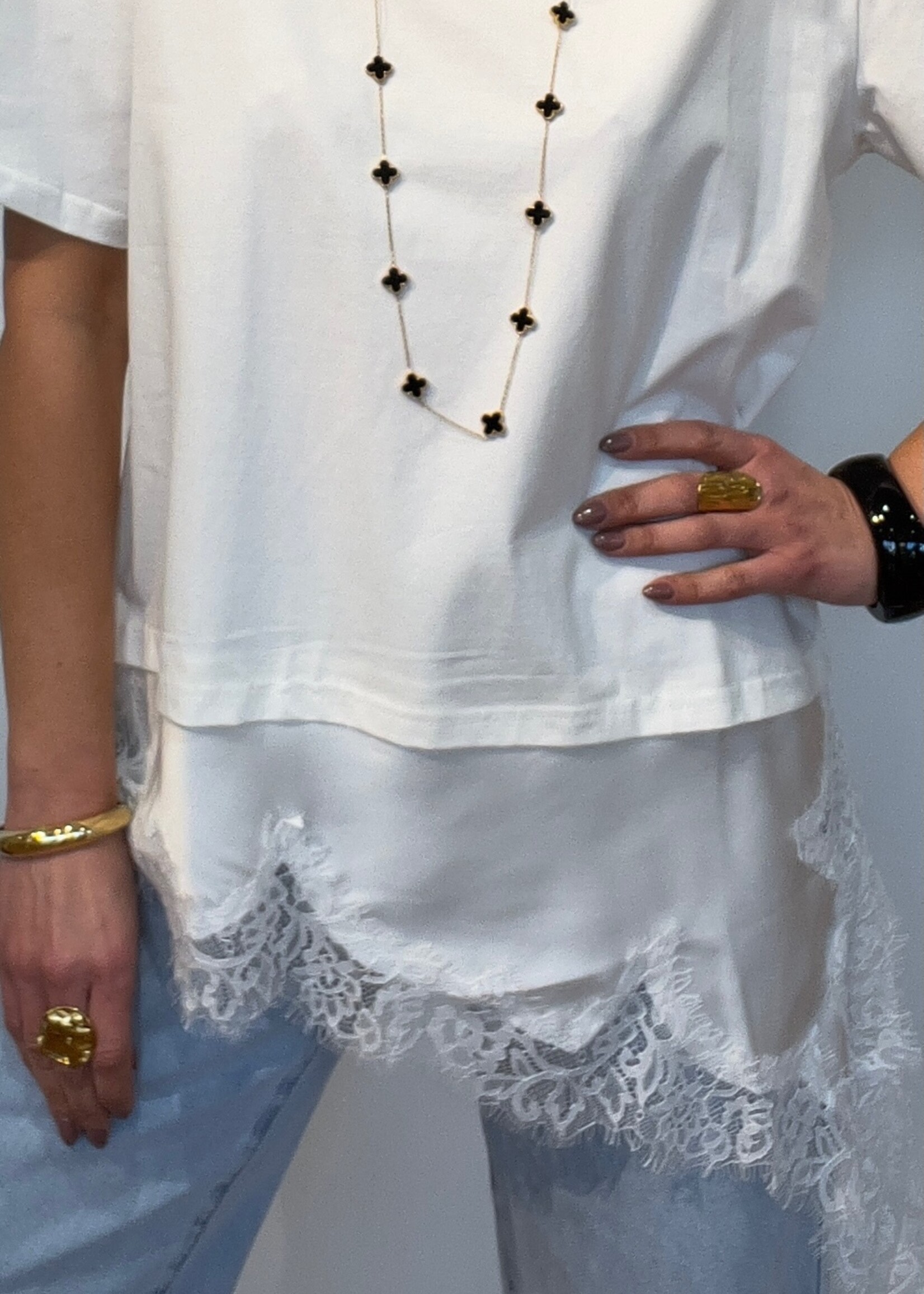 ASYMMETRISCH TSHIRT MET KANTEN DETAIL