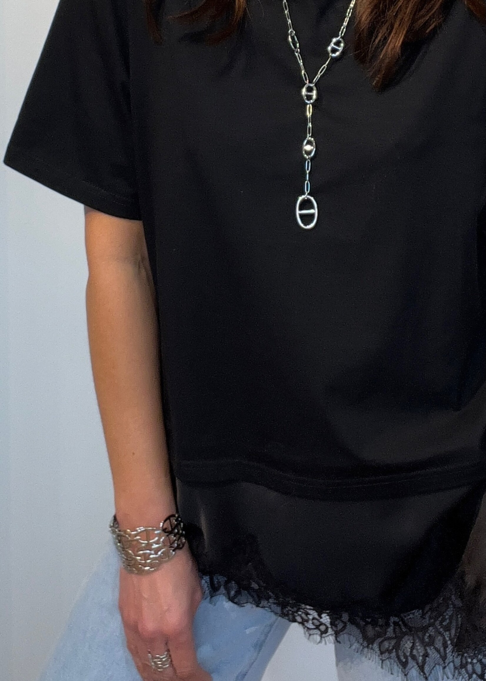 ASYMMETRISCH TSHIRT MET KANTEN DETAIL