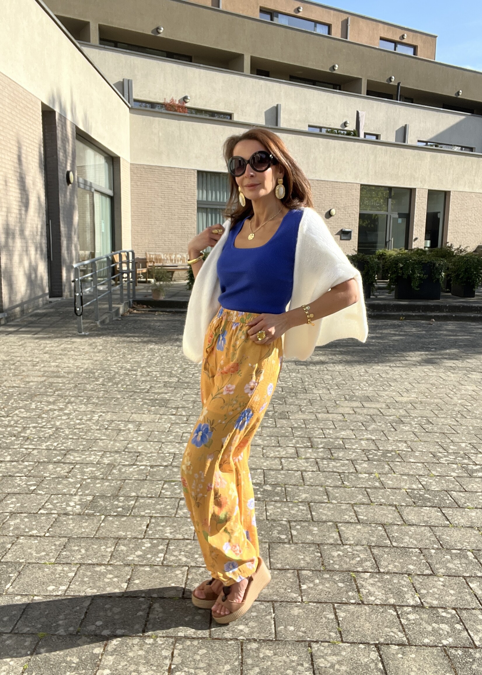 BROEK MET BLOEMENPRINT