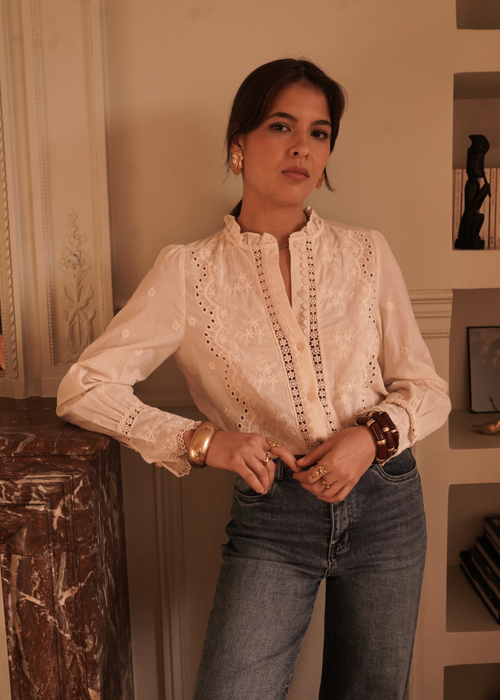 CHEMISE COL ROND DETAIL DENTELLE