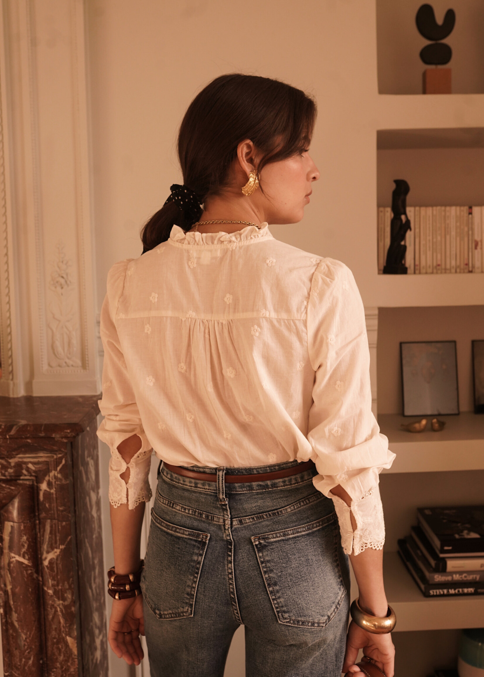 CHEMISE COL ROND DETAIL DENTELLE