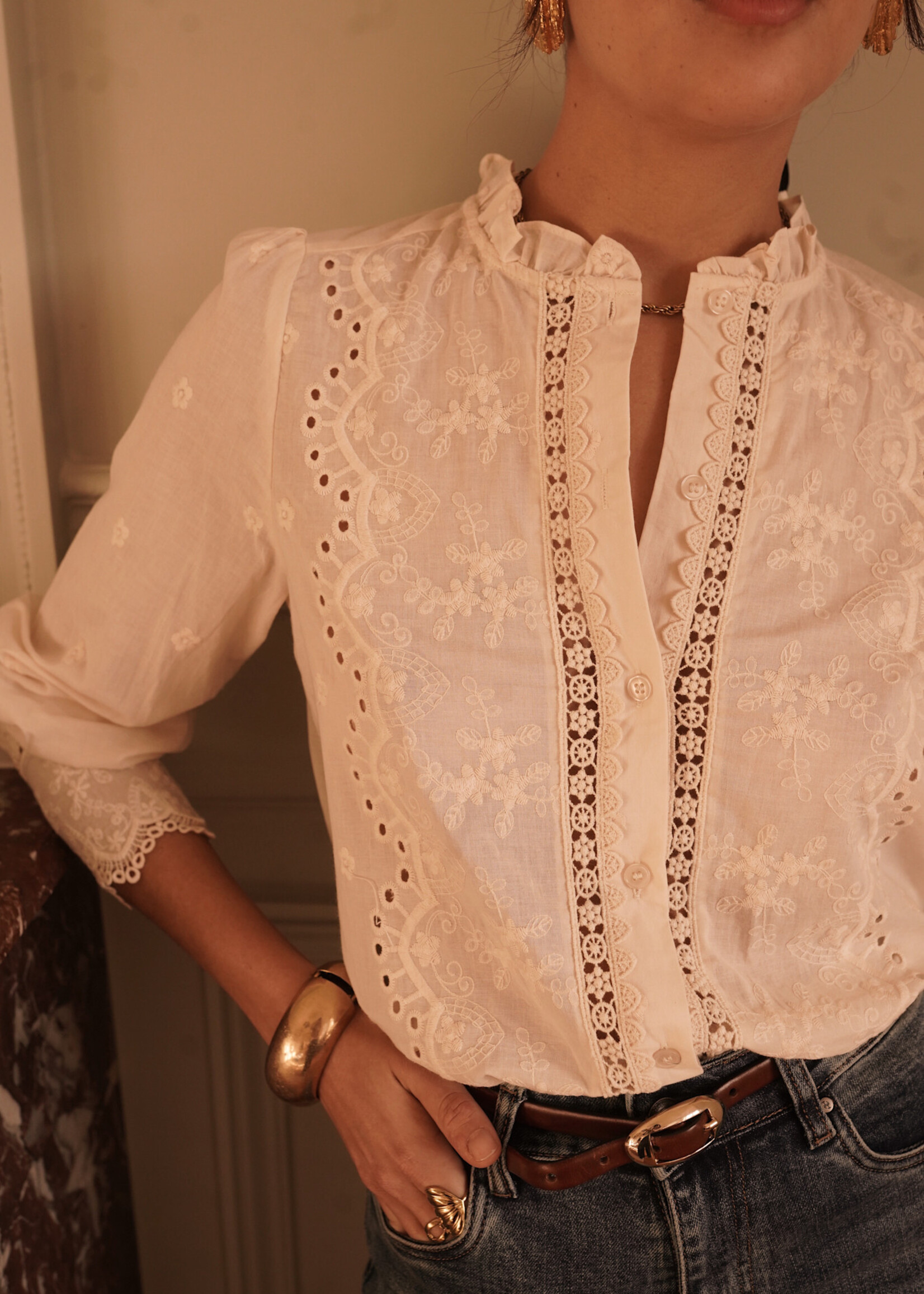 CHEMISE COL ROND DETAIL DENTELLE