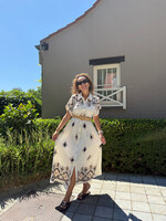 Robe chemise en coton avec broderies et ceinture – Taille unique