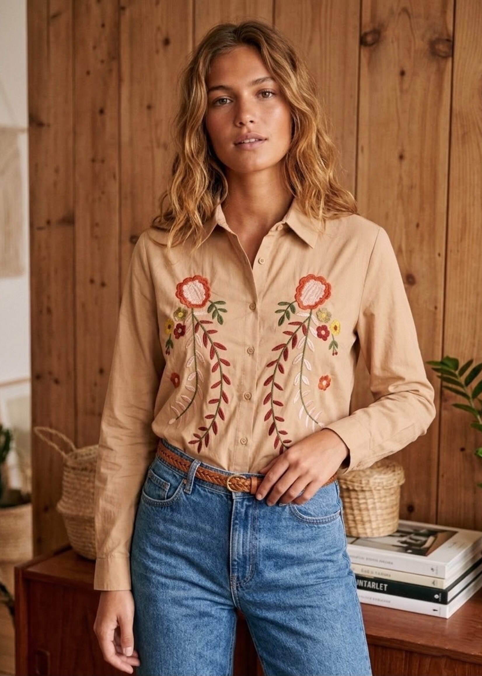 Beige katoenen blouse met bloemenborduursels – 100% katoen