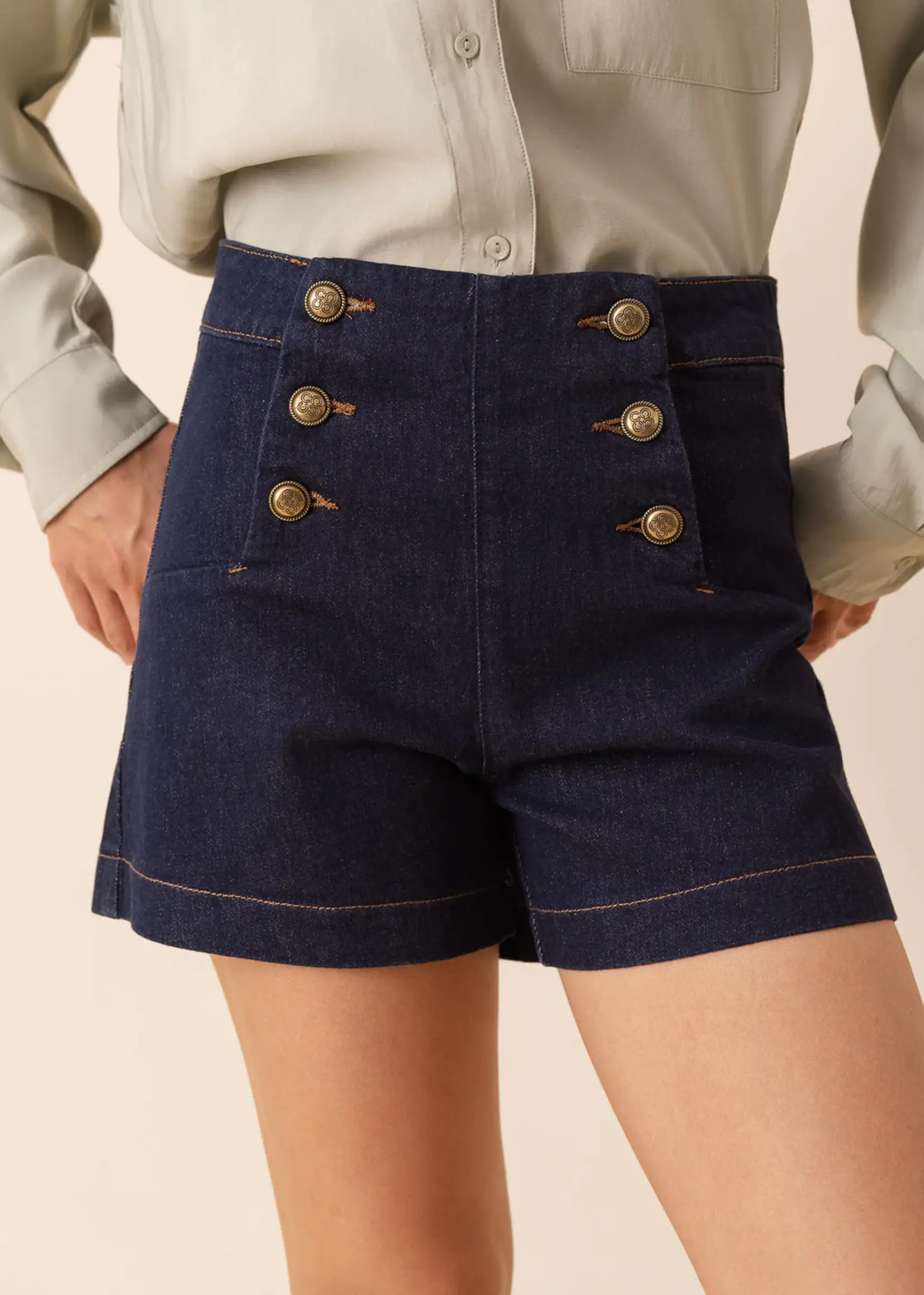 ORAIJE SHORT VICTORINE BOUTONS
