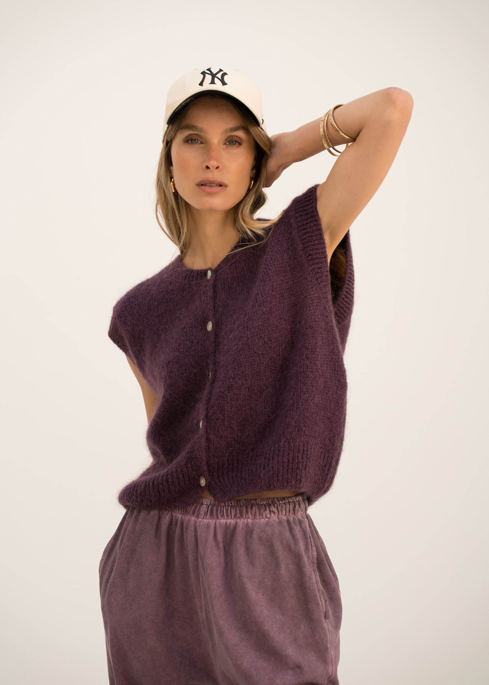 Mouwloos vest in mohairmix met knopen