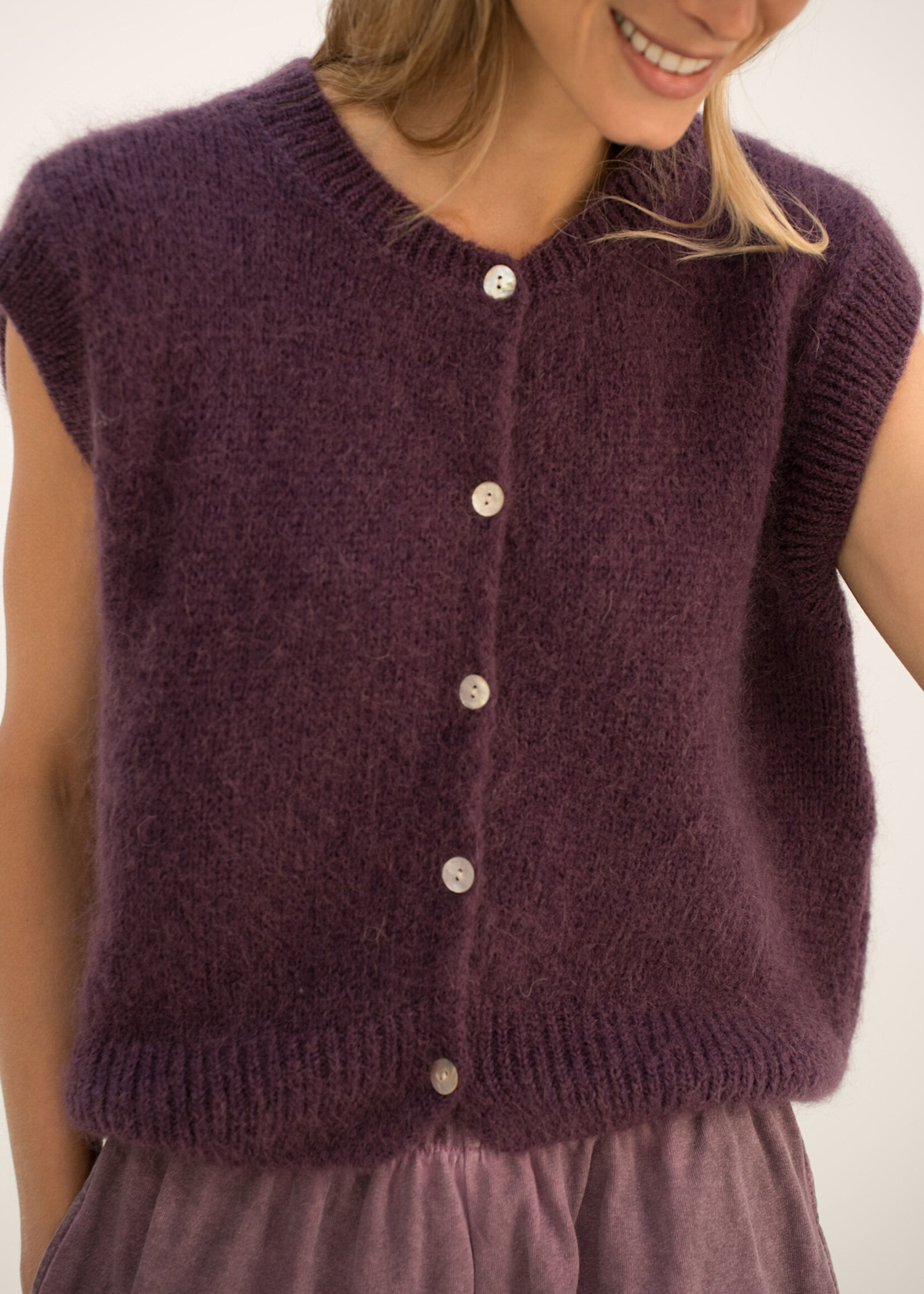 Gilet sans manches en maille mohair à boutons
