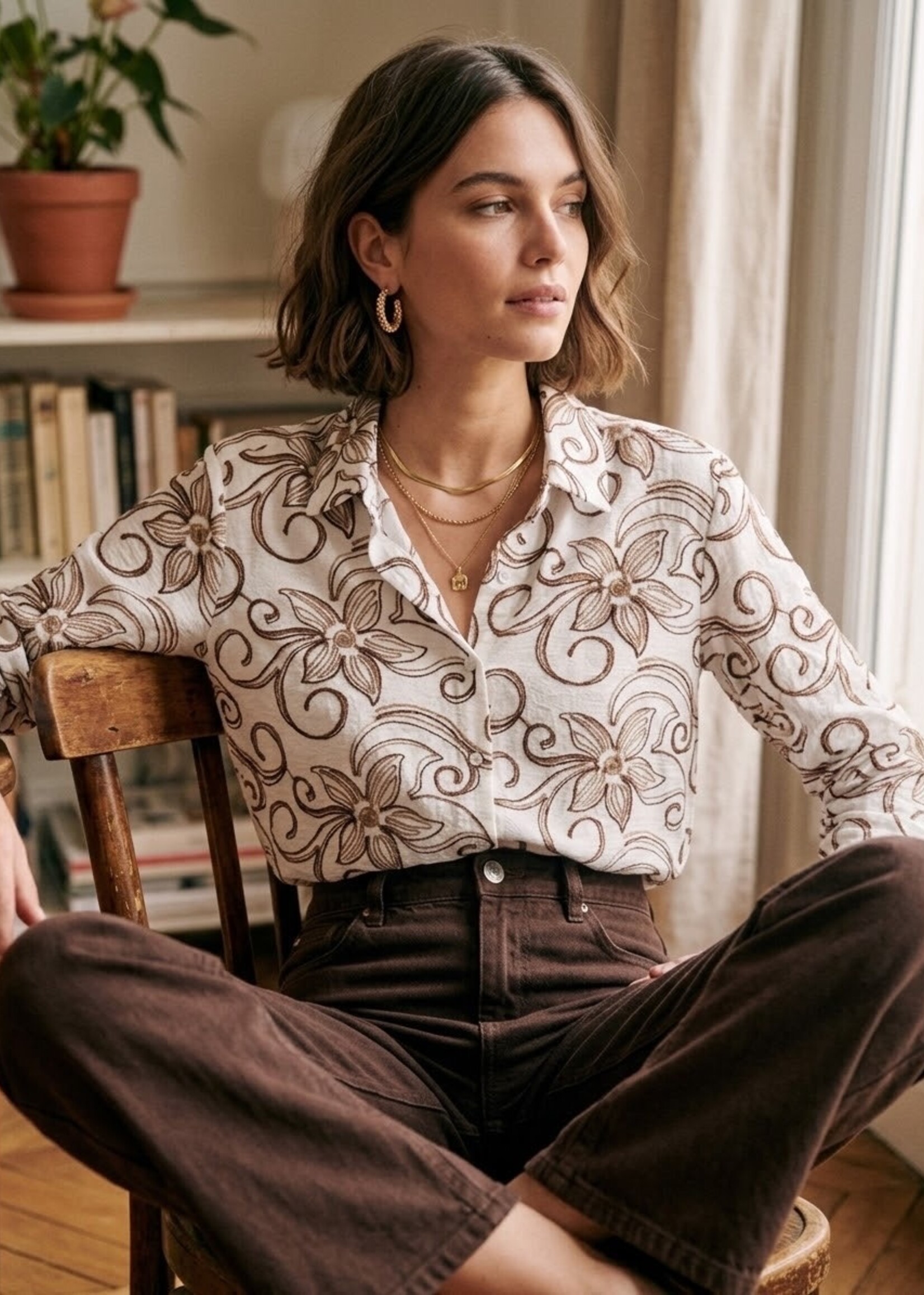 Blouse met lelieborduursel