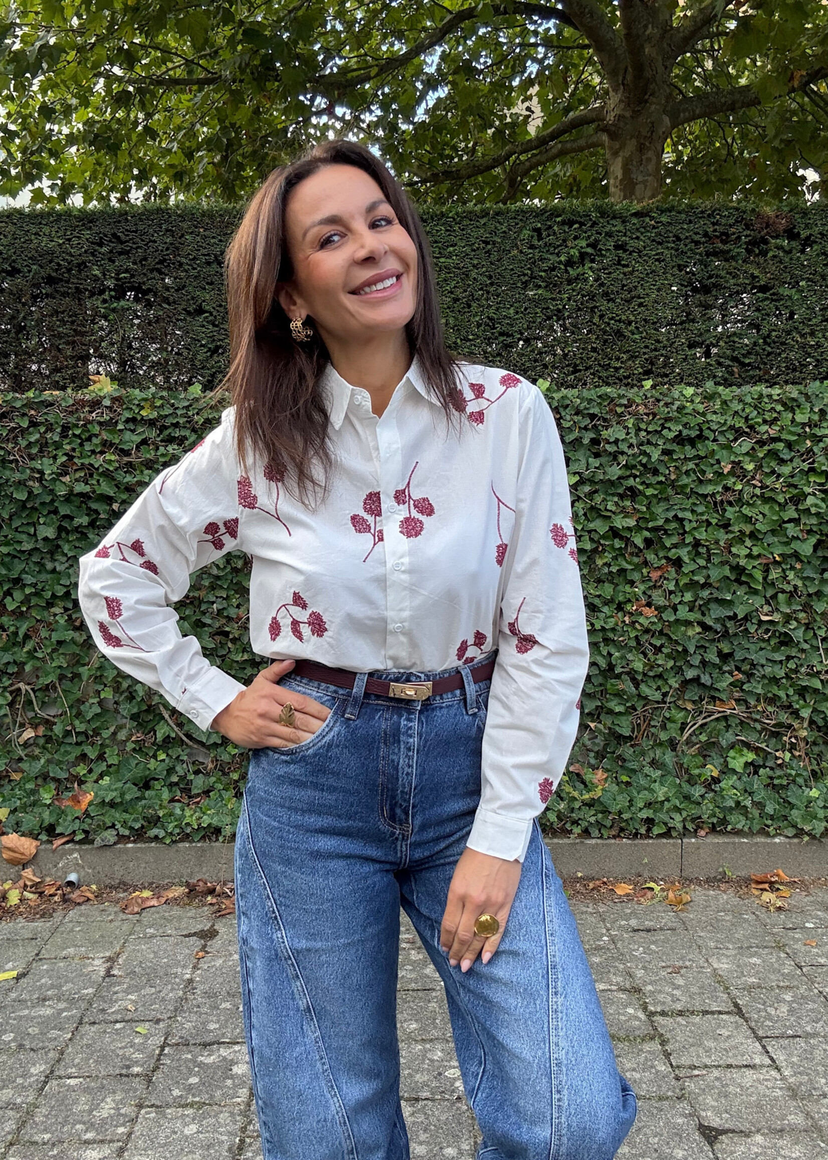 Chemise à broderies de branches