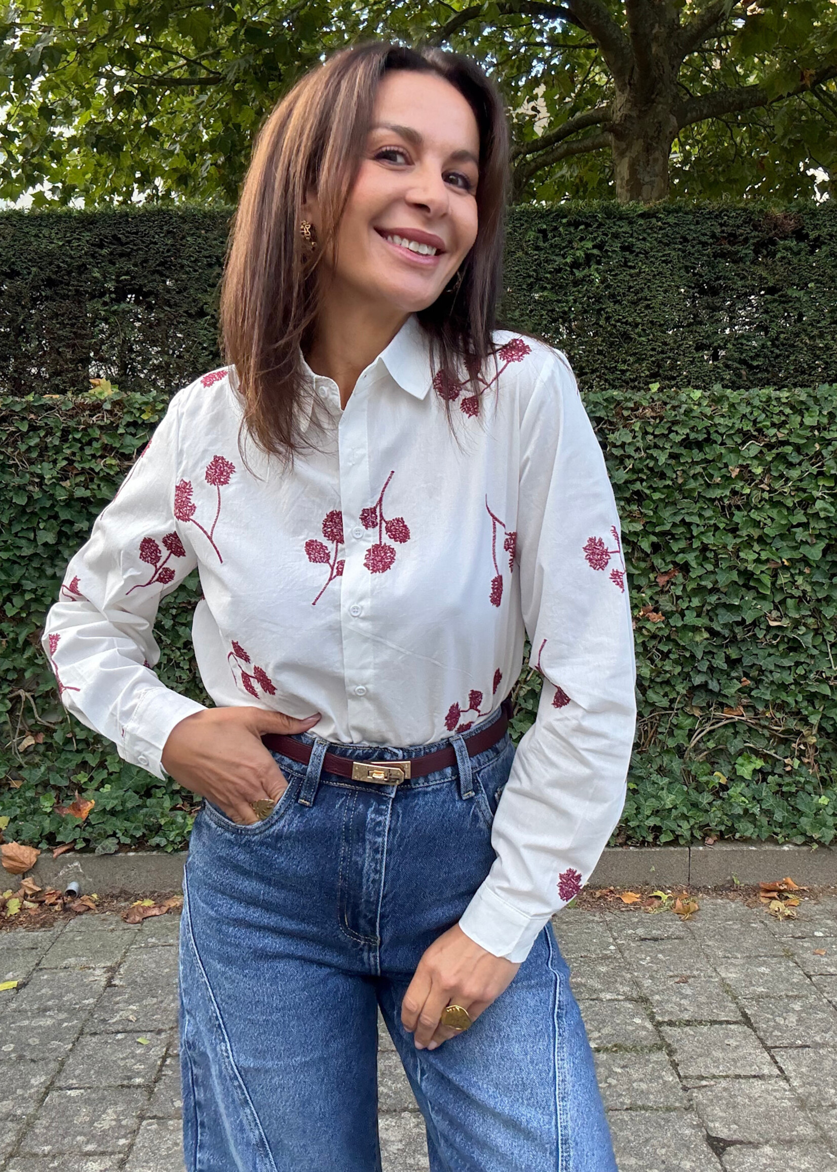 Chemise à broderies de branches
