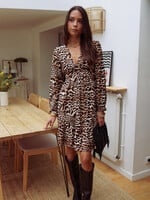 Getailleerde jurk met luipaardprint