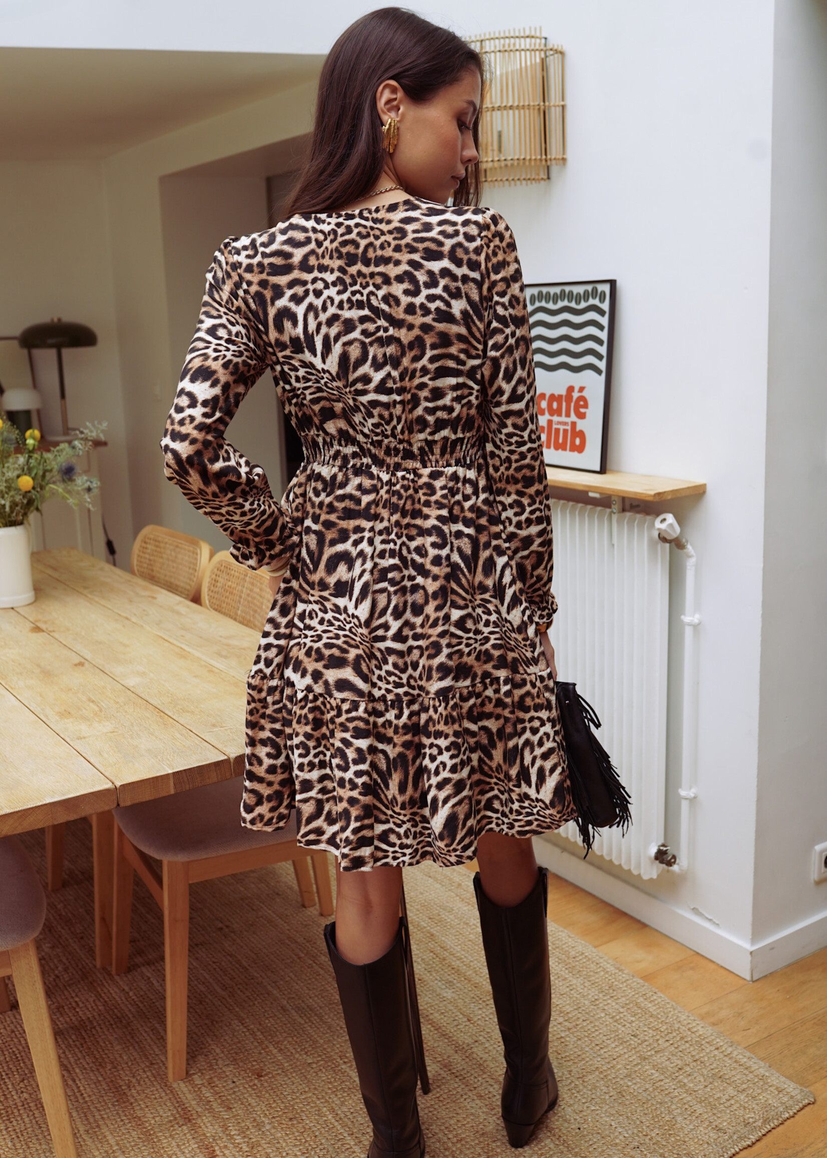 Getailleerde jurk met luipaardprint
