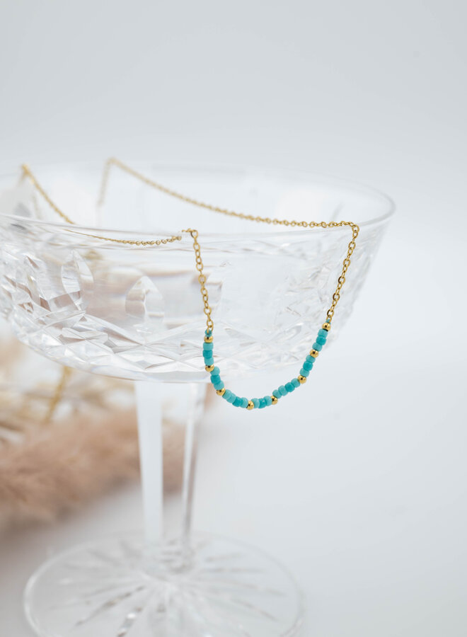 Ketting blauwe kraaltjes