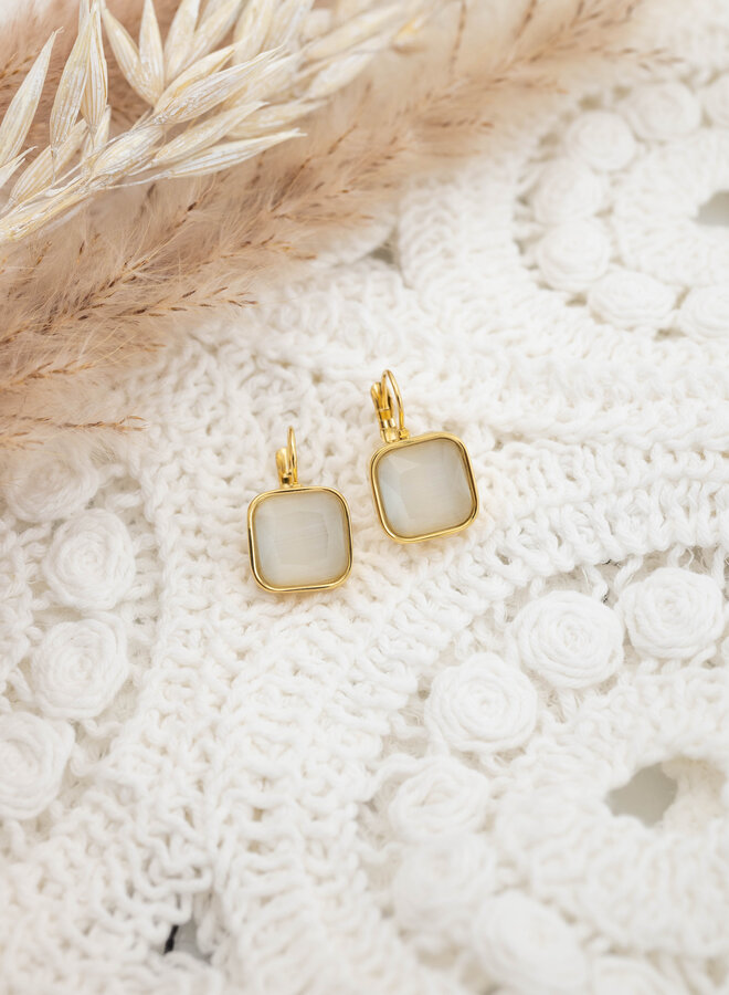 Oorbellen vierkant wit