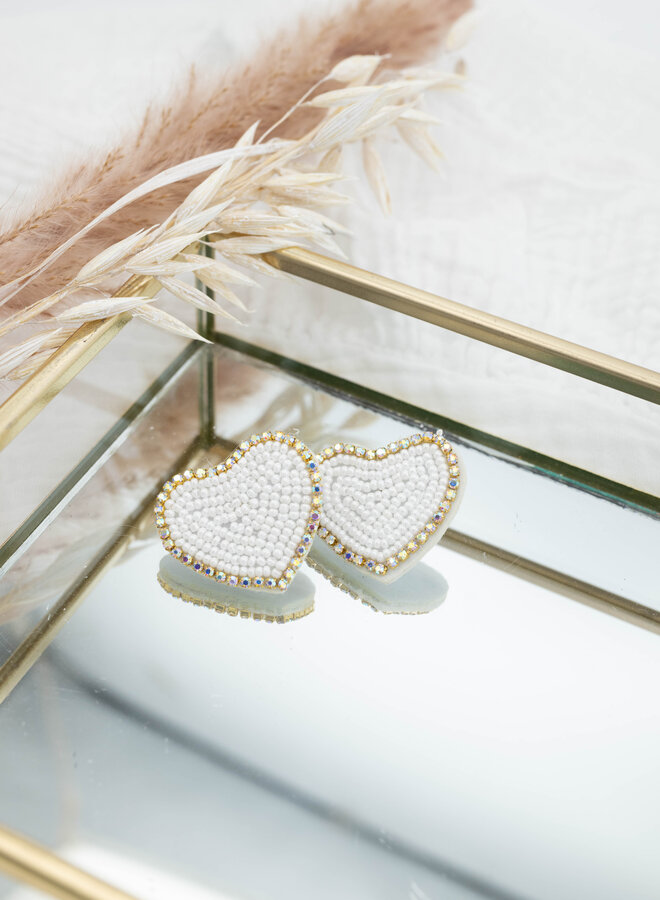 Oorbellen hart witte kralen