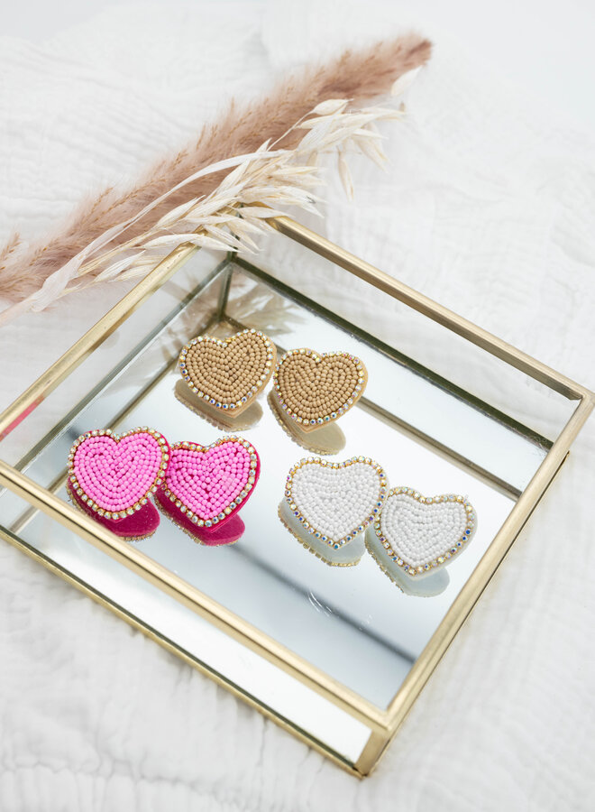 Oorbellen hart beige kralen