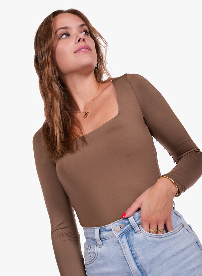 Bruine top hals vierkant