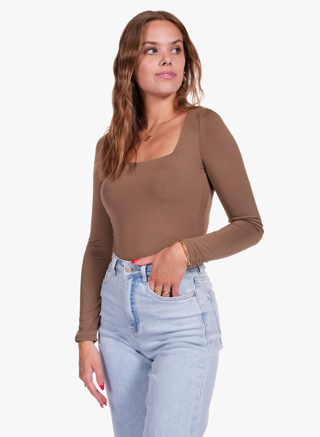 Bruine top hals vierkant