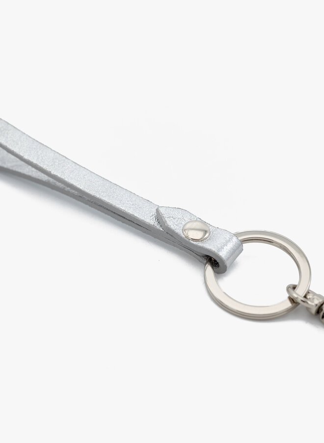 Sleutelhanger leer metallic zilver