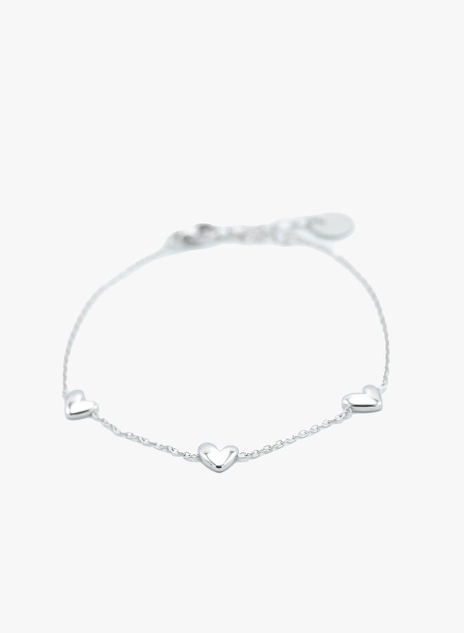Subtiele armband drie harten