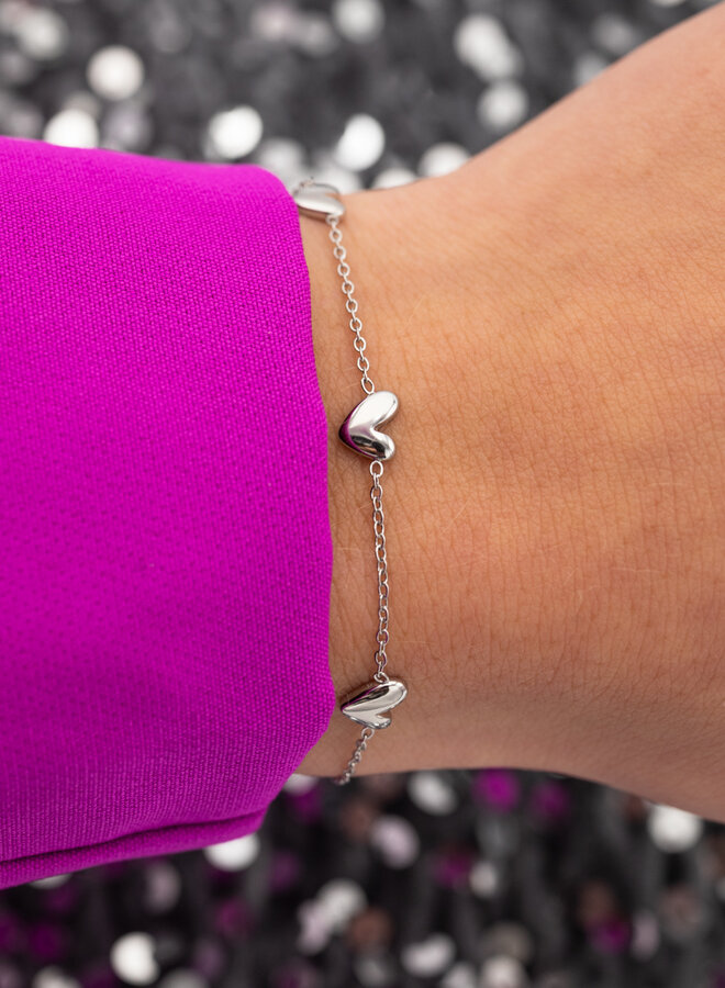 Subtiele armband drie harten