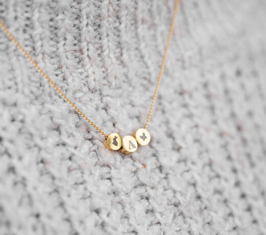 Gegraveerde sieraden uit eigen atelier