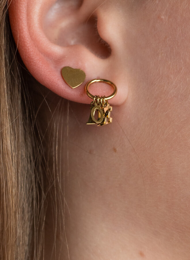 Subtiele oorbellen love letters goud